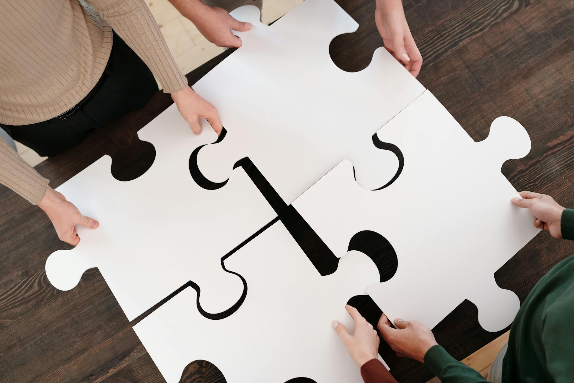 Read more about the article Team Building Fun: Affordable Group Puzzle Games